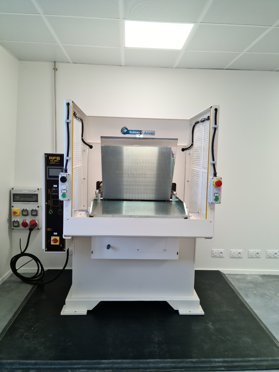 Presse d'embossage / découpe / surcoupe - Modèle BT4 – Image 4